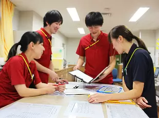 明るくあたたかな雰囲気を知るために、ぜひ私たちの施設を見学してください！