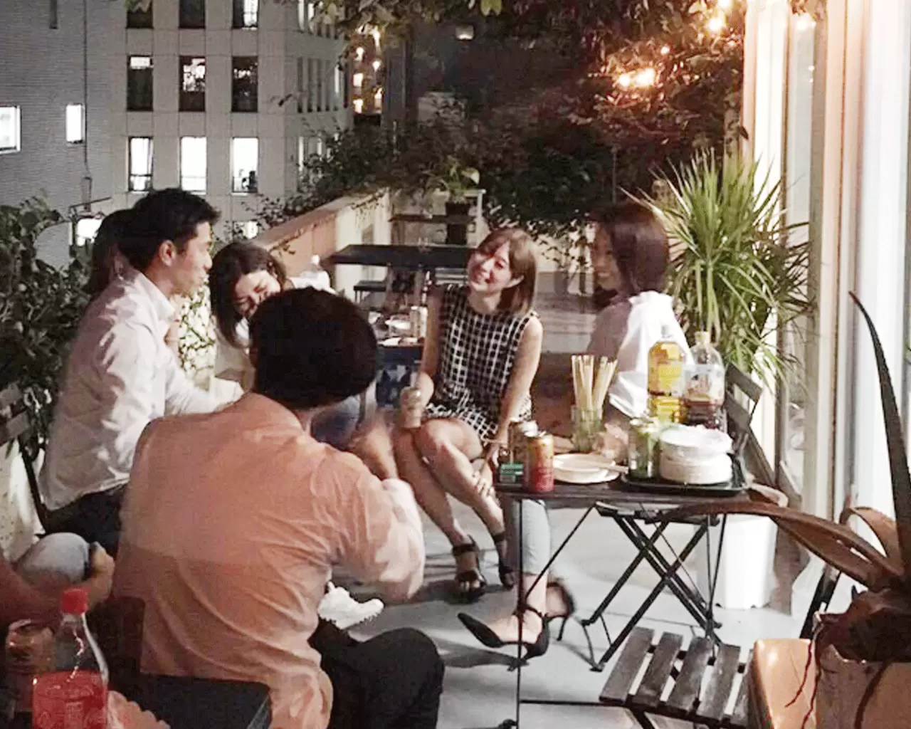 夜は広いテラスでご飯を食べたり、おしゃべりもできます♪夏はほぼ毎日上がる花火を特等席で見れます♪