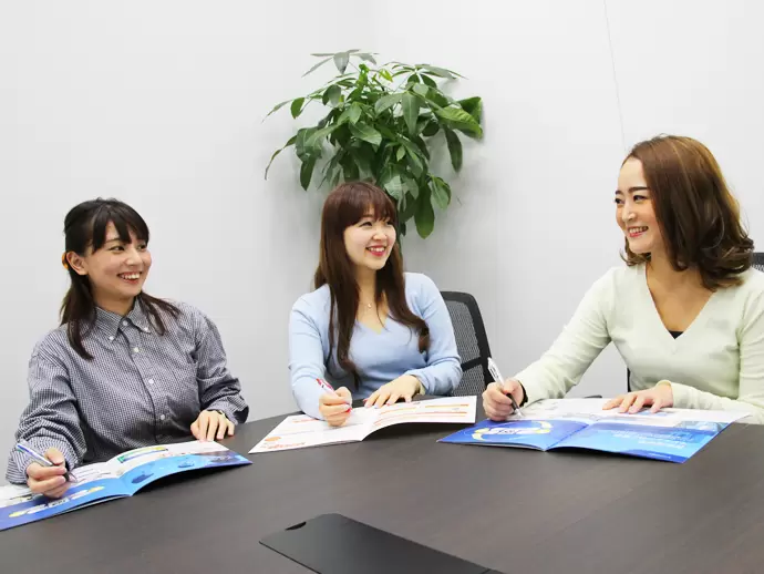 20代を中心とした同年代の女性が多数活躍！MTG中も様々な意見やアイデアが飛び交います☆
