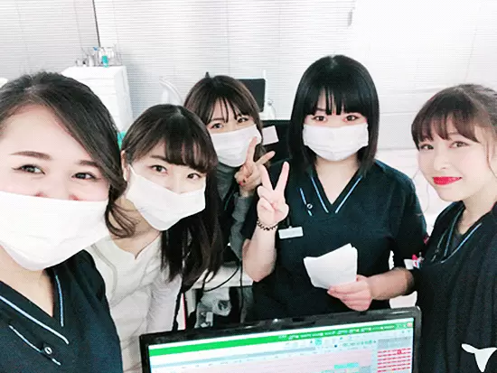 受付スタッフは全員未経験スタート★充実した研修＆サポート体制の中、みんな着実に成長していっています☆