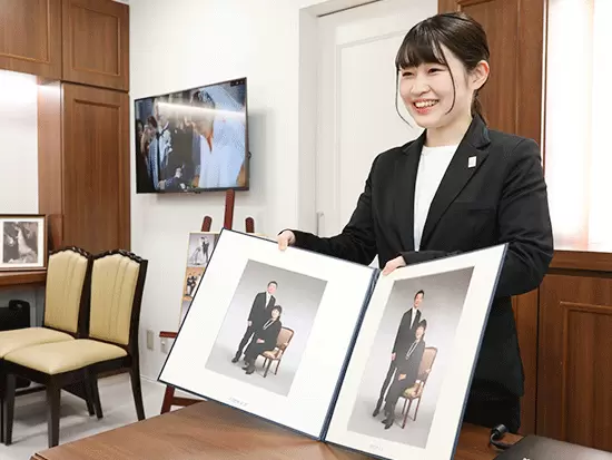 二人の幸せな時間をきりとる。結婚式という大切な一日にかかわるチャンスが豊富です。