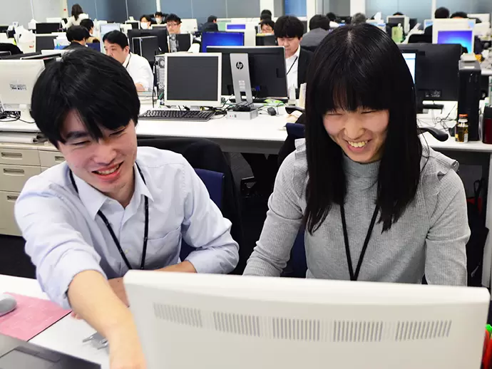 分からないことは気軽に近くの先輩に聞いてくださいね！社内の雰囲気も◎