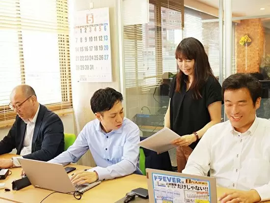 90％以上が業界初心者スタート。未経験から始める気持ちが分かる先輩ばかりだから、丁寧に教えます。