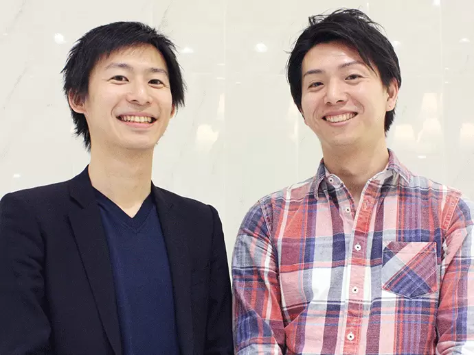 代表の山下さん（左）とマネージャーの柴崎さん（右）。経営層と距離が近いのもスタートアップの特徴です。