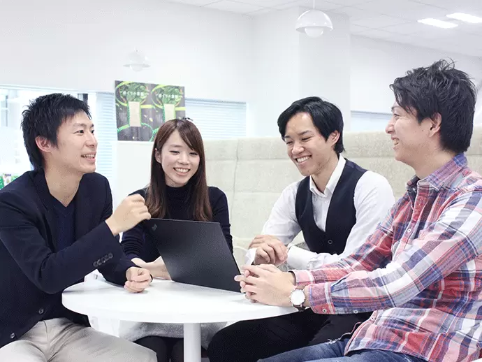 ミーティングではポジションに関わらず、自分の意見・アイデアを気軽に発信できます！