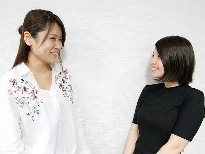 部署の壁などは全然ありません！皆と気さくに話せる関係性で、居心地のよさもバッチリです！