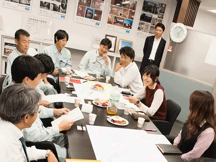 社内打ち合わせの様子です♪