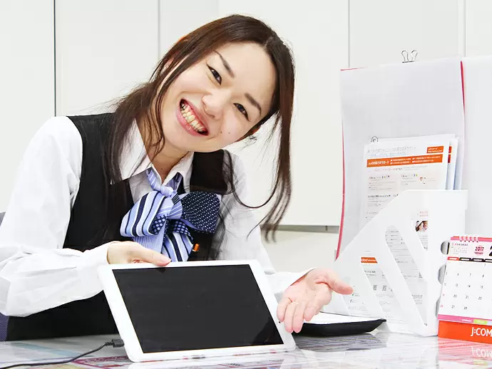 真面目な写真もあります！でもおちゃめな先輩しかいないので、一緒に楽しくお仕事をしましょう♪