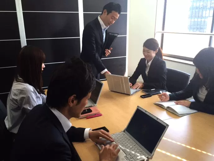 入社後は、保険の専門的な知識からPCスキル向上のための座学を学ぶ研修でステップアップしていきましょう！