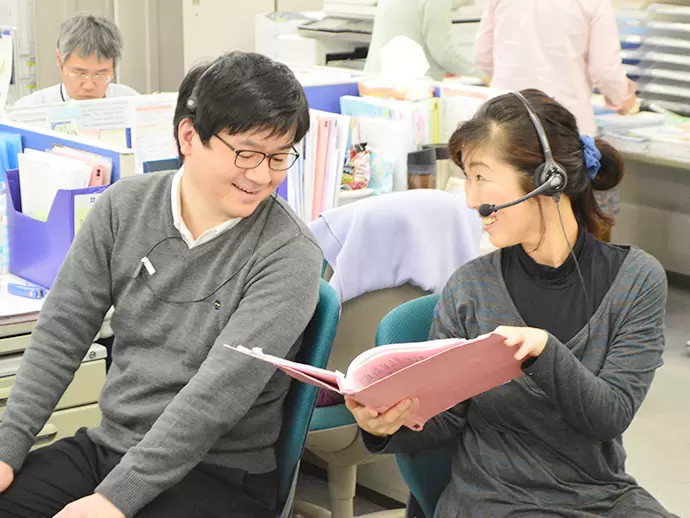 分からないことがあれば自席ですぐに質問できる雰囲気の職場です。