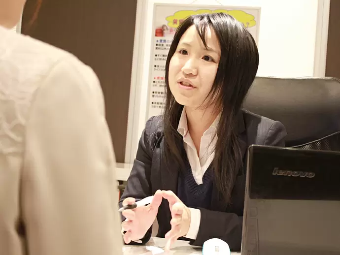 女性スタッフが活躍中！様々なお客様との出会いが自分自身をより高めていきます！