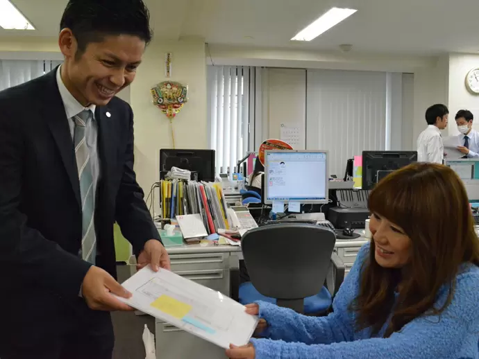 営業スタッフからの資料問い合わせは、毎日きます。指定のエリアからリストを抽出し、貸し出します。