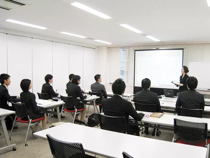 入社後は基礎から学べる充実の研修をご用意。業界・職種共に未経験からのチャレンジも安心です。