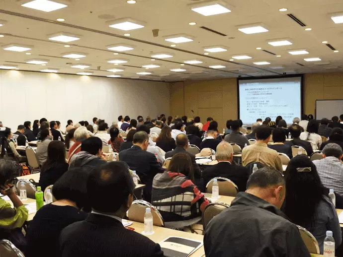 セミナーは月3回程度。テーマは「相続」「資産運用」など、スタッフにとっても勉強になる内容ばかりです。