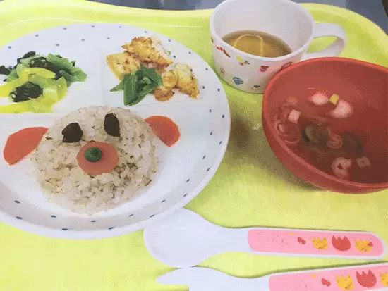 とある日の給食☆子ども達と一緒に食べるご飯は美味しいですよ♪
