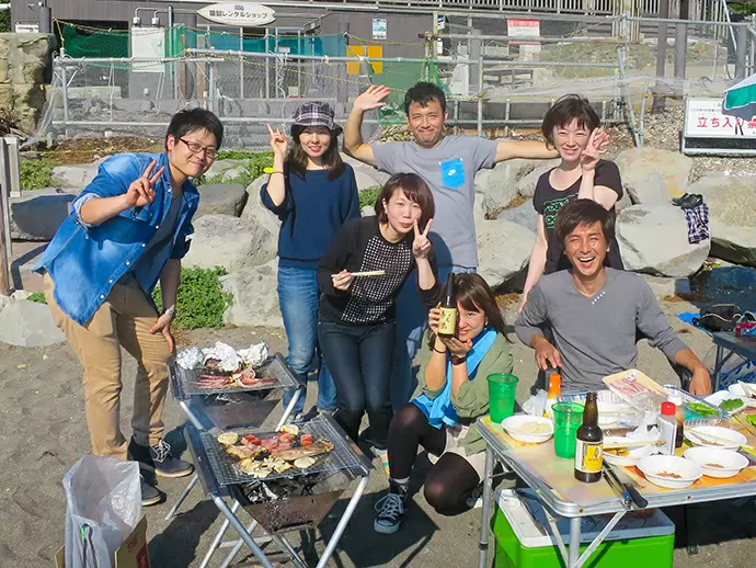 社内イベント（BBQ）の様子。やる時はやる、遊ぶ時は遊ぶ、オンオフのメリハリを大切にしています。