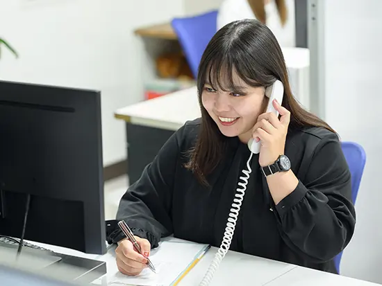 中途入社9割＆女性社員が半数！基本的に服装や髪型、ネイル自由でのびのびと働けます◎