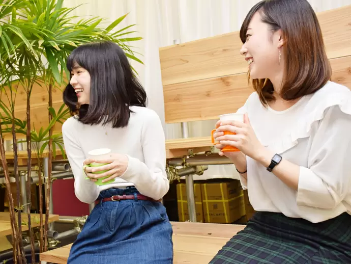 リラクゼーションスペースでブレイクタイム。メリハリの効いた職場環境です！