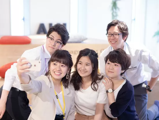 平均年齢が28.5歳と20代が大活躍中の職場です♪同じ未経験スタートの仲間と一緒に成長を楽しめます！