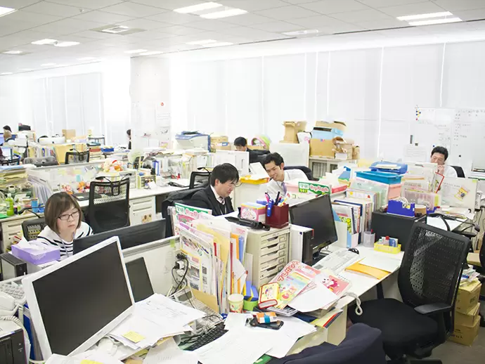 東日本支社では9名のスタッフが協力しながら会社を盛り上げています！