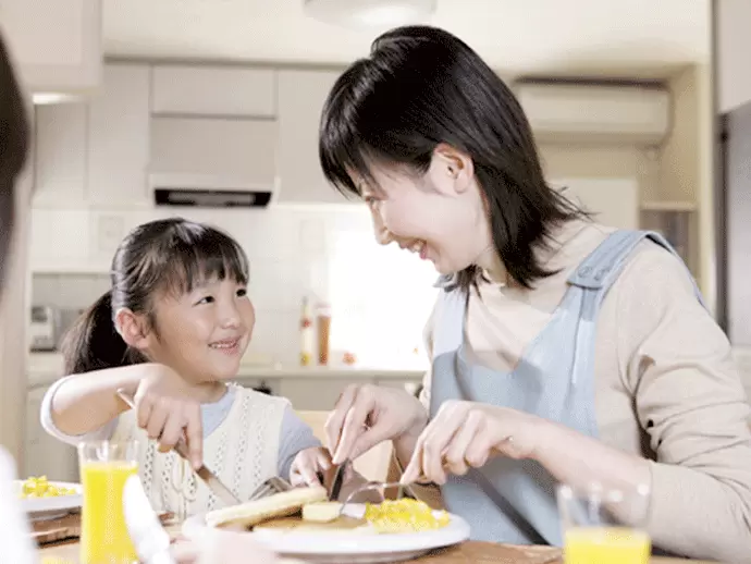 10～16時の勤務で、家庭との両立もラクラク！小さなお子さまがいらっしゃる方でも働きやすい環境です。