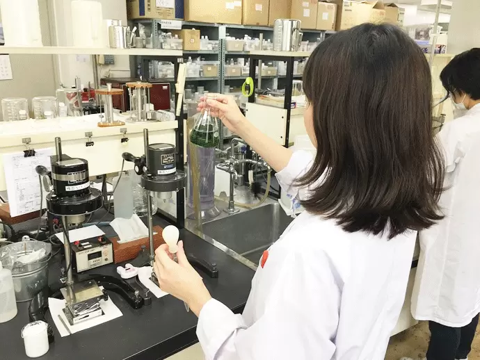 未経験から、化粧品の研究・開発のお仕事をスタートすることができます！