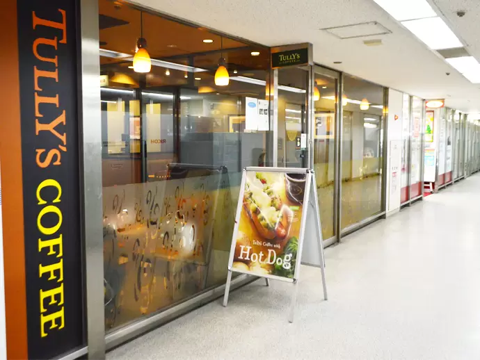 ビル内には飲食店やコンビニが充実◎ランチにもちょっとした休憩にも困りません！