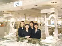 店舗では、「まごころ」でお客様に喜ばれる接客をしています。