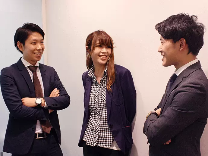 平均年齢は27歳前後と若く、活気溢れる職場です。未経験スタートの先輩も多くいます！