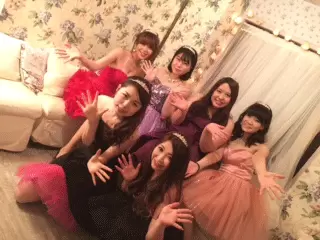 リムジンを借りての女子会も開催！プライベートでも仲が良いのが当社の特徴です。