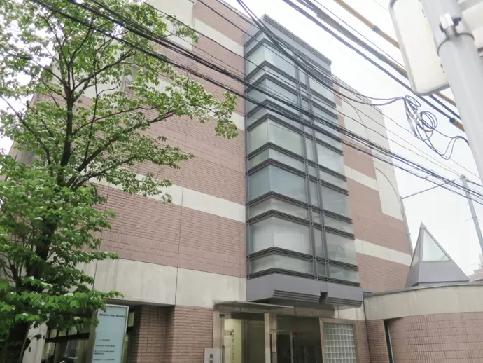 西新宿の駅からすぐ！交通も便利です。