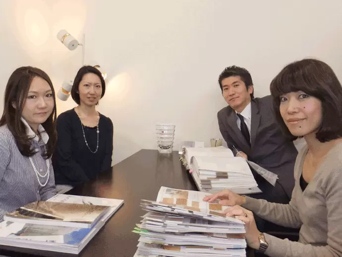 ②	わからないことは何でも聞いてください！優しい先輩達が丁寧にお教えします。