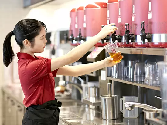 様々な人気ブランドの飲食店で、あなたの個性・経験を活かしながら働くことが出来ます！
