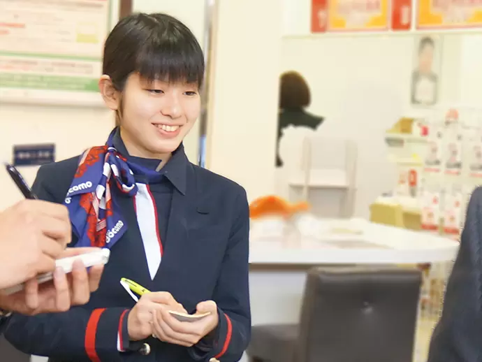 チームワークが大切なこの仕事、スタッフ同士の打合せも重要です。