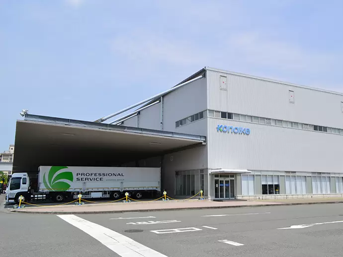 神奈川県綾瀬市にある物流センターでの勤務となります。車･バイク、自転車通勤OKです♪