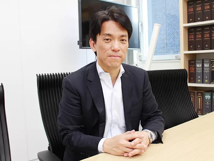 代表の牧は、現在47歳。社員の層も20～30代がほとんどです。役職を設けないフラットな関係性も特徴的です。
