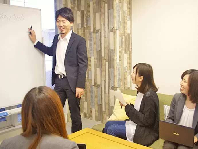 研修制度も整っており、未経験者でも基礎から丁寧に知識と経験を積むことができます