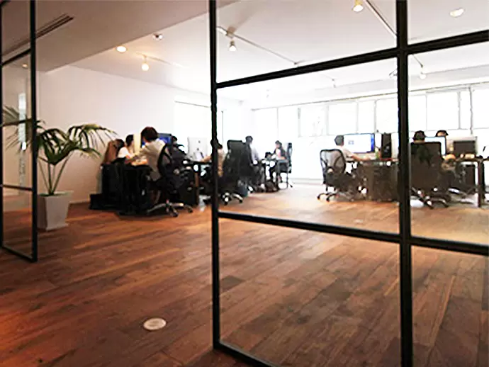 代官山にある本社はとても開放的なオフィスとなっています。