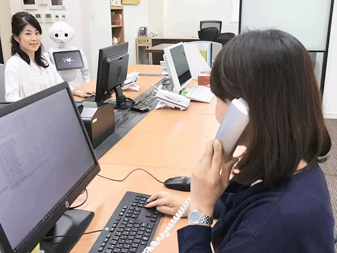休憩時間には、いろいろな話をしながらリフレッシュ。和気あいあいとしたアットホームな社風です