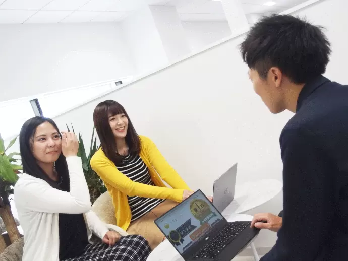 社内のフリースペースでのMTG中に不意打ちで一枚(笑)