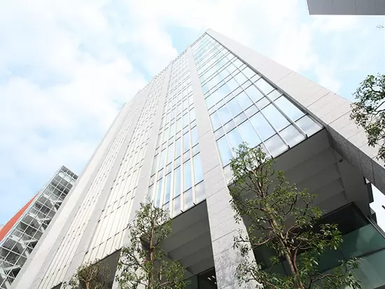「お客様〈企業〉の大切なお客様〈ユーザー〉」をサポートする専門の会社です。