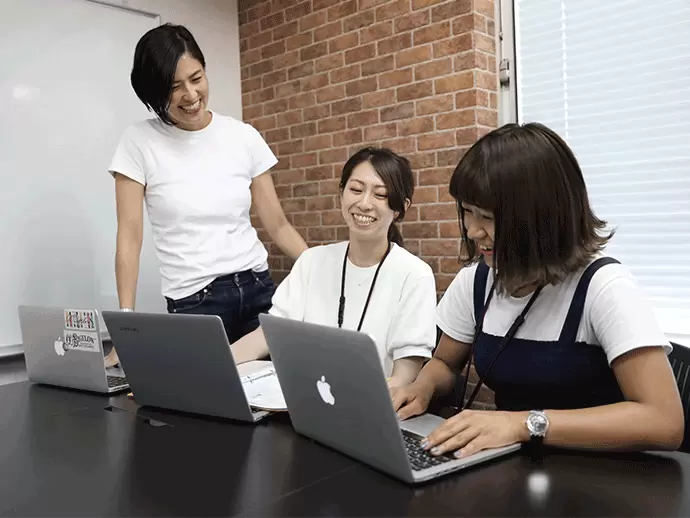 少数精鋭の当社だからこそ、わからないことがあればすぐに相談できる環境です♪