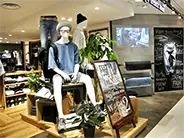 店舗は大手デパートや百貨店中心に展開しています。