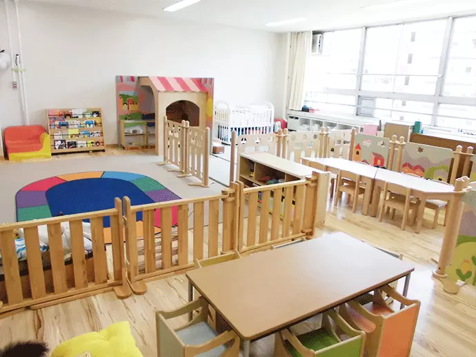 小学校の教室を再利用した広々とした空間♪都内中心部とは思えないほど開放的です！