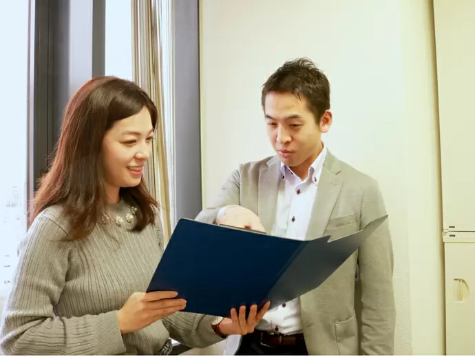 コンサルタントや社内メンバーとコミュニケーションを大切にしながら業務をすすめています。