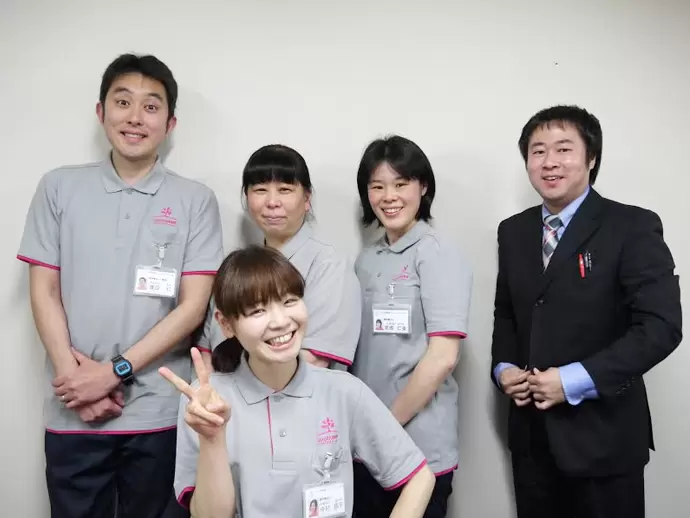 幅広い年齢層のスタッフが活躍中の職場です♪