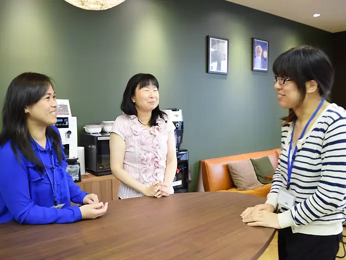 多国籍な環境なので、生活も考え方もいろいろ！ついついスタッフ同士で話が盛り上がります（笑）