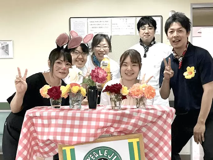 カフェでみんなにドリンクをふるまったり、楽しい企画も！