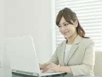 データ入力から加盟店やお客様との電話応対まで、入社後の研修でしっかりとお教えします！
