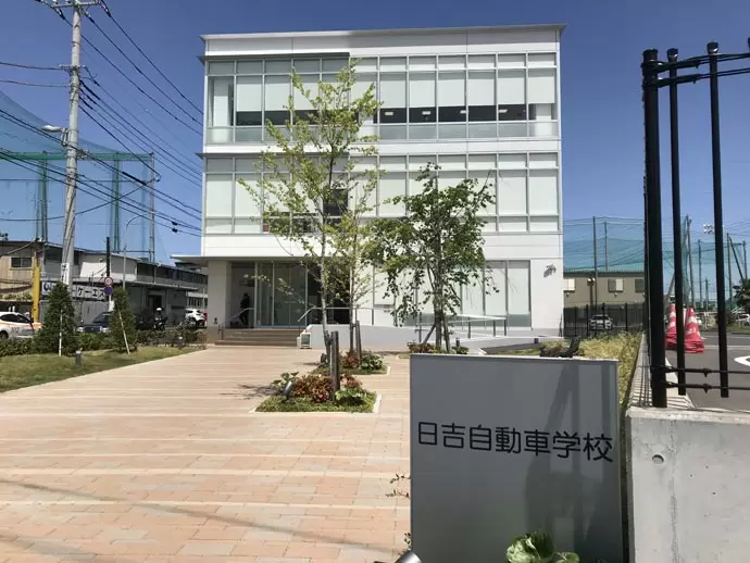 とてもきれいな校舎で是非スタッフの一員として働きませんか？社員一同お待ちしております！